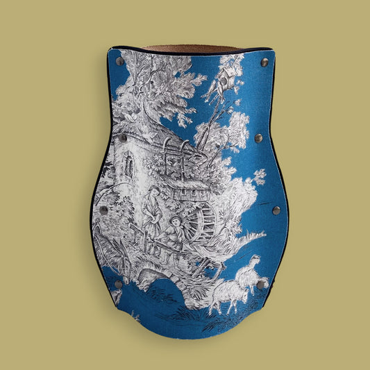 Modèle BOA Vase en toile de Jouy sur cuir