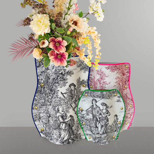 Modèle COBRA Vase en toile de Jouy et cuir