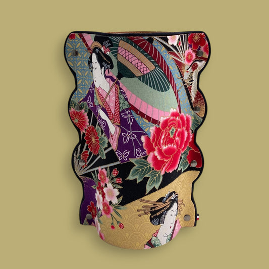Vase avec toile de Kimono plaquée sur cuir