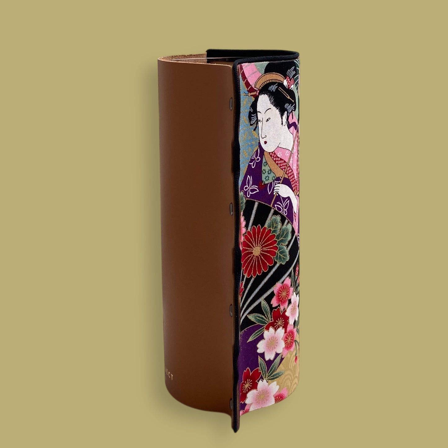 Vase avec toile de Kimono plaquée sur cuir
